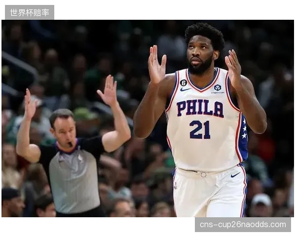 乔尔·恩比德的低位统治力将持续消耗凯尔特人内线并博取罚球机会。